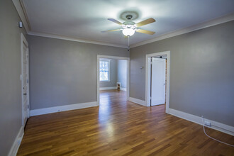 Brinkleys Apartments in Memphis, TN - Building Photo - Interior Photo