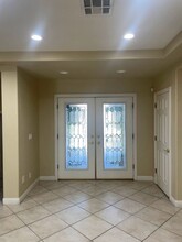 8757 Castle Hill Ave in Las Vegas, NV - Foto de edificio - Building Photo