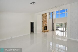 7475 Estrella Cir in Boca Raton, FL - Building Photo - Building Photo