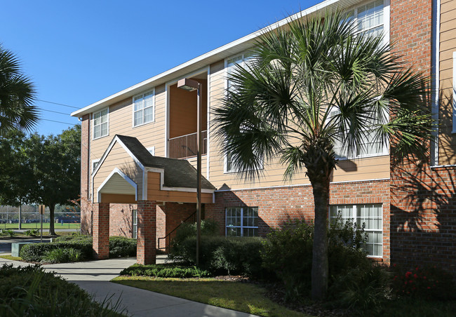 STUDENTS ONLY - College Square Apartments in Ocala, FL - Building Photo - Building Photo