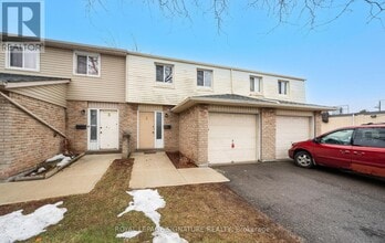 262 Kenora Ave in Hamilton, ON - Building Photo - Building Photo