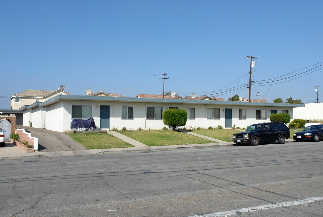 1525 W 9th St in Oxnard, CA - Foto de edificio