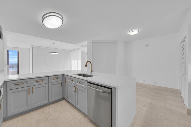 529 S Flagler Dr in West Palm Beach, FL - Building Photo - Building Photo