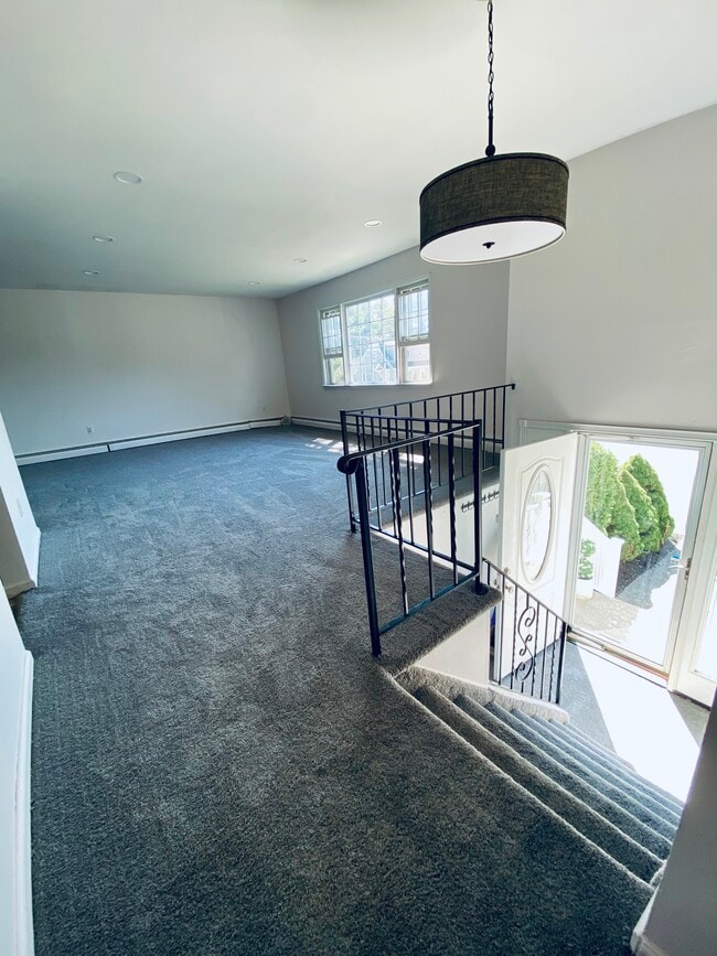 17 Aldrich St, Unit 3bd 2full baths in Sayville, NY - Building Photo - Building Photo