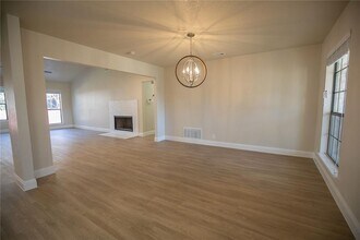 10509 Scotland Well Dr in Austin, TX - Building Photo - Building Photo