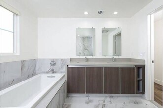 Kelton Madera in Los Angeles, CA - Foto de edificio - Building Photo