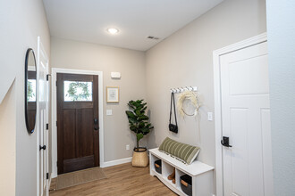 126 Pinnacle Dr in Waynesville, MO - Foto de edificio - Building Photo