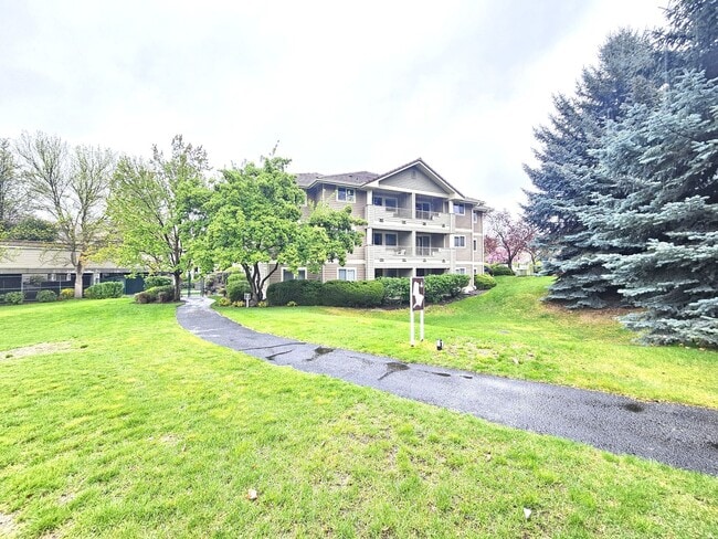 property at 639 N Riverpoint Blvd