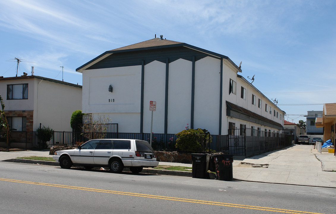 919 N Normandie Ave in Los Angeles, CA - Building Photo