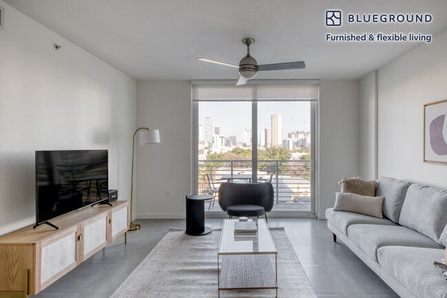 729 NW 2nd St in Miami, FL - Building Photo - Building Photo