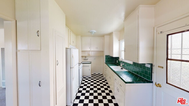 10908 National Blvd in Los Angeles, CA - Building Photo - Building Photo