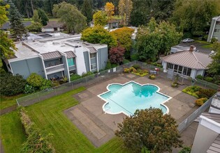 7425 Ruby Dr SW in Lakewood, WA - Foto de edificio - Building Photo