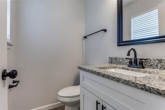 1026 Shorecrest Dr in Garland, TX - Foto de edificio - Building Photo
