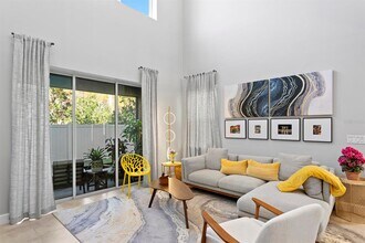 8711 Terracina Lake Dr in Tampa, FL - Building Photo - Building Photo