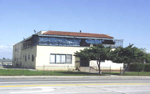 12636 S Figueroa St in Los Angeles, CA - Building Photo - Building Photo