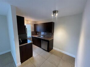 607 NE 29th Dr in Wilton Manors, FL - Building Photo - Building Photo