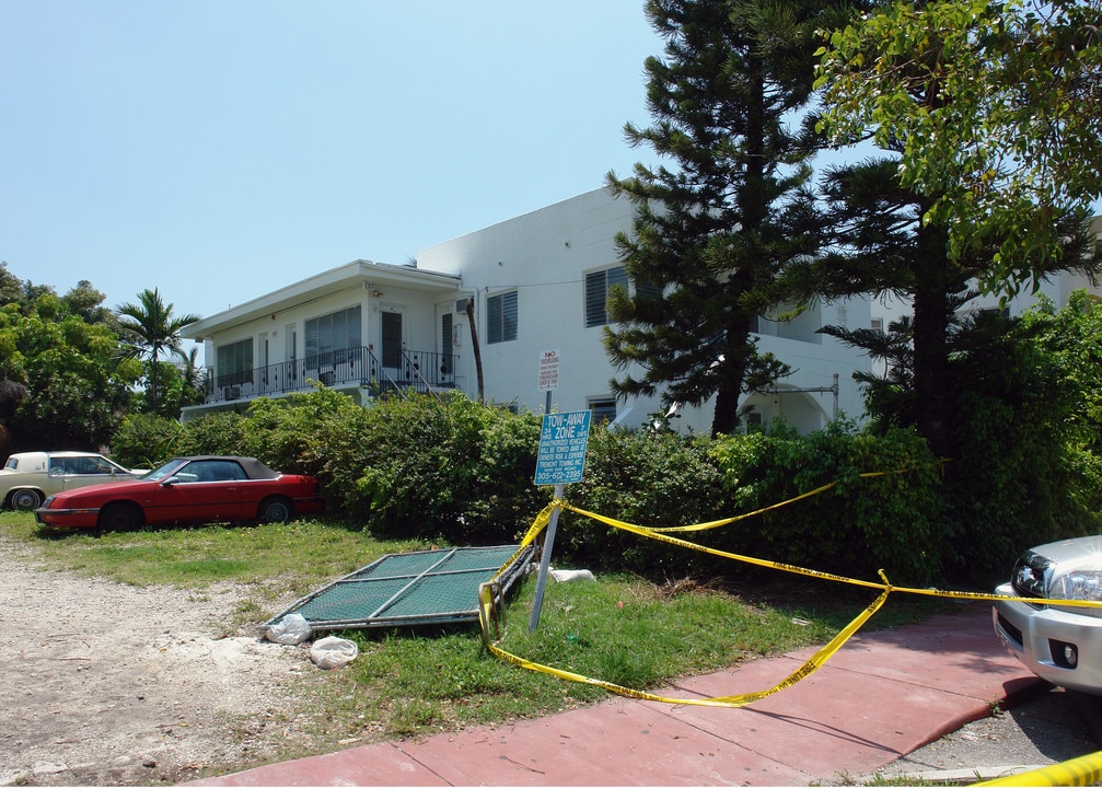 6949 Bay Dr in Miami Beach, FL - Building Photo