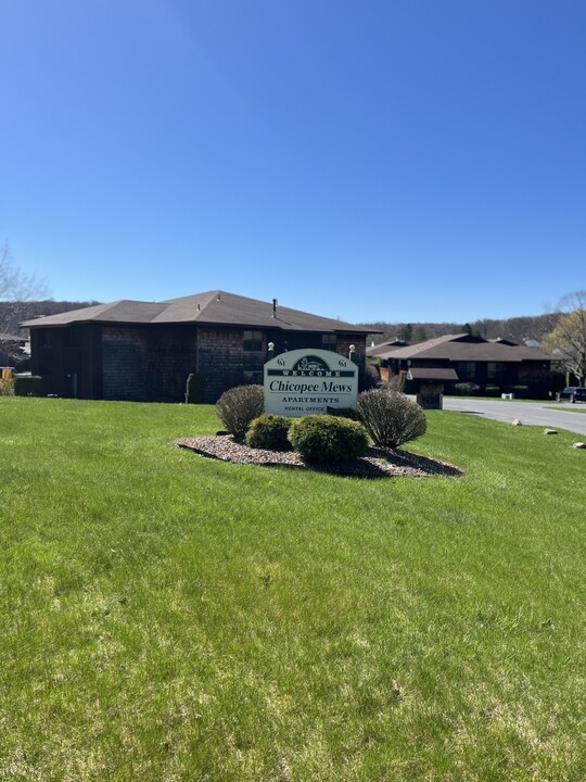 Chicopee Mews in Camillus, NY - Building Photo