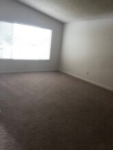 1564 Gladstone Way in Rohnert Park, CA - Building Photo - Building Photo