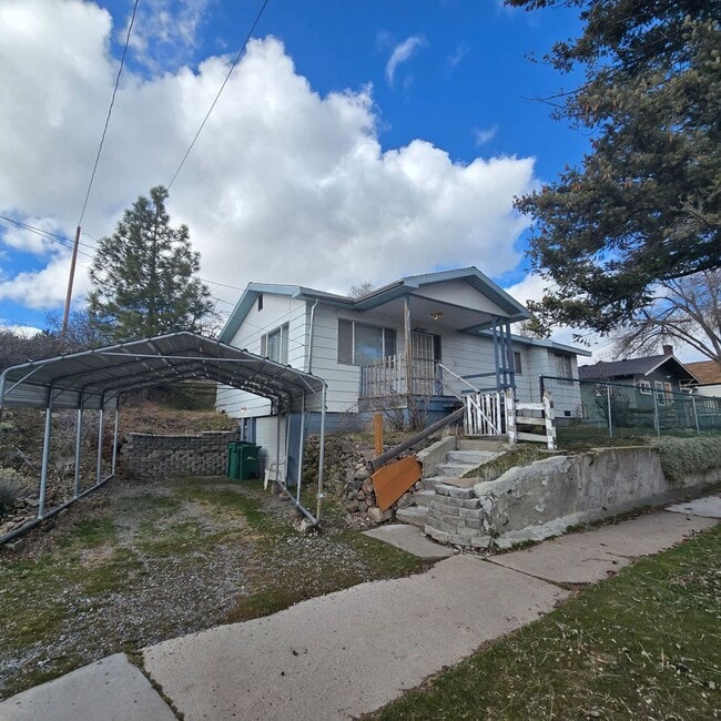 property at 1000 California Ave