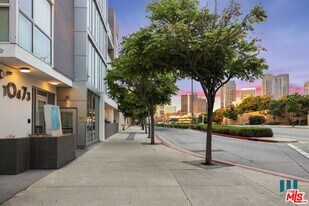 10473 Santa Monica Blvd in Los Angeles, CA - Building Photo