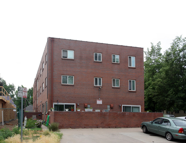 2401 E Warren Cir in Denver, CO - Building Photo - Building Photo