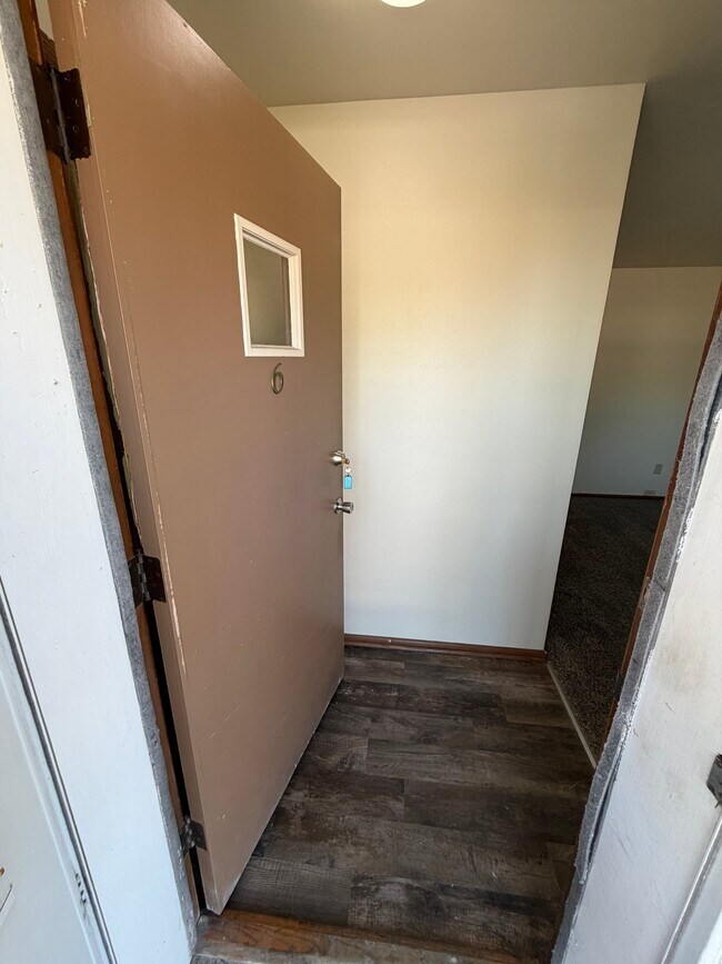 8111 W Lincoln Ave, Unit 6 in West Allis, WI - Building Photo - Building Photo