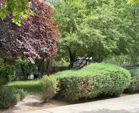 1106 Happy Valley Ct in Reno, NV - Building Photo - Building Photo