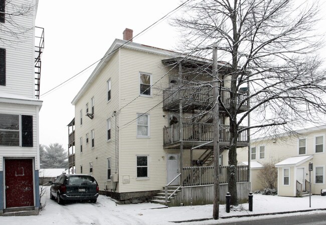 30 Hill St in Biddeford, ME - Foto de edificio - Building Photo