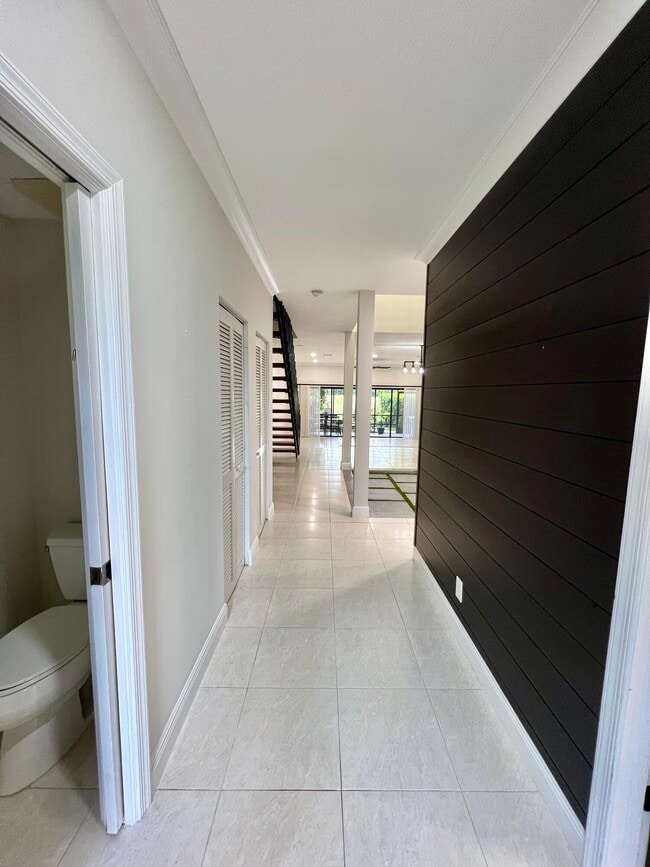 1905 Canterbury Cir in Wellington, FL - Building Photo - Building Photo