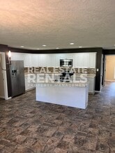 1121 Castle Dr in Gadsden, AL - Building Photo - Building Photo
