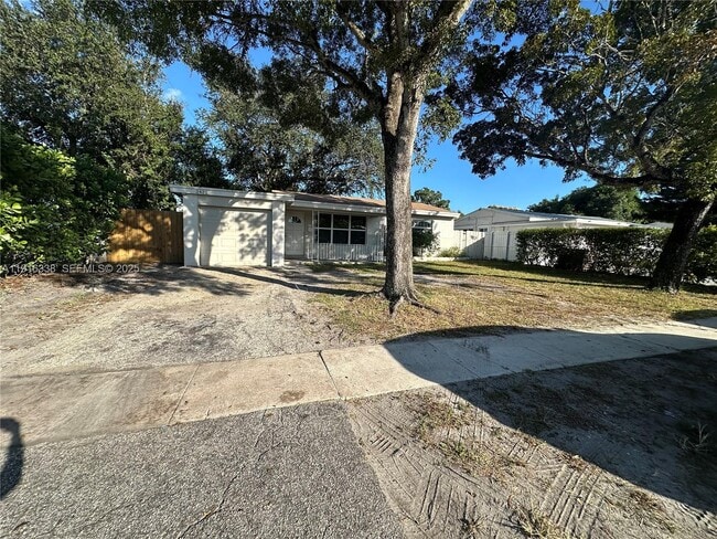 2421 N 57th Terrace in Hollywood, FL - Building Photo - Building Photo
