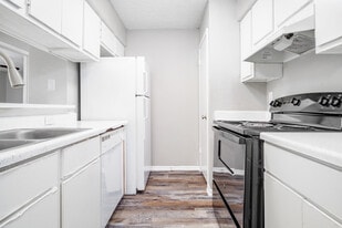 Villa Nueva in San Antonio, TX - Building Photo