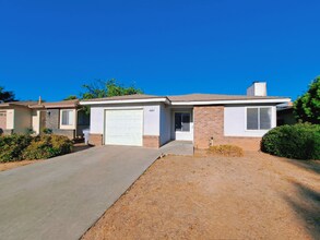 4350 N Ellendale Ave in Fresno, CA - Building Photo - Building Photo