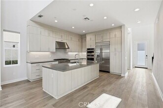 141 Holliston in Lake Forest, CA - Building Photo - Building Photo