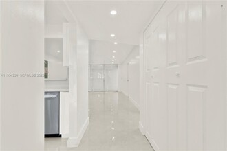 8320 Sands Point Blvd in Tamarac, FL - Building Photo - Building Photo