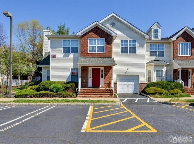 334 Moonlight Dr in Piscataway, NJ - Building Photo - Building Photo