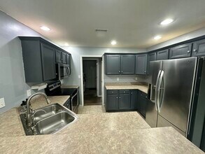 305 Port Way in Columbia, MO - Building Photo - Building Photo