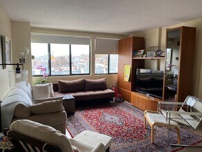 1731 Beacon St, Unit 711 in Brookline, MA - Building Photo - Building Photo