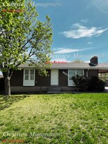 3621 Chatterleigh Rd in West Valley City, UT - Building Photo