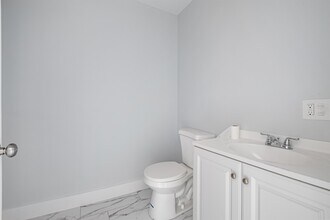 109 Pleasant St in Claremont, NH - Building Photo - Building Photo