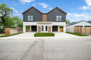247 Princeton Ave, Unit Duplex Unit 201 in San Antonio, TX - Building Photo