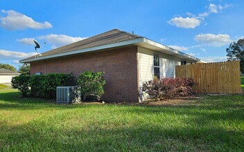 122 SW Gerald Conner Dr in Lake City, FL - Building Photo - Building Photo