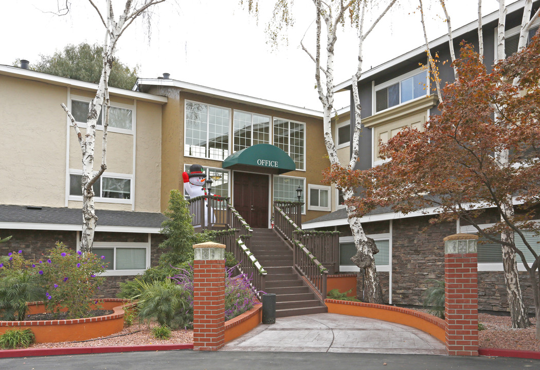 Campbell Plaza Apartments in Campbell, CA - Building Photo