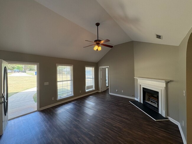 128 Chinaberry Ln in Alabaster, AL - Building Photo - Building Photo
