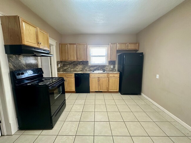 437 W Jackson St in Marshfield, MO - Building Photo - Building Photo