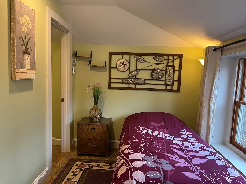 1087 N Hoosac Rd in Williamstown, MA - Building Photo