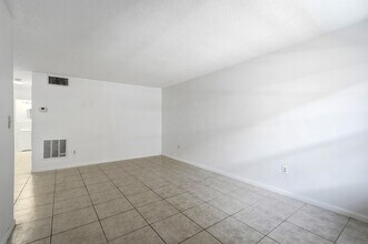 1747 Rodman St, Unit 307 in Hollywood, FL - Building Photo - Building Photo