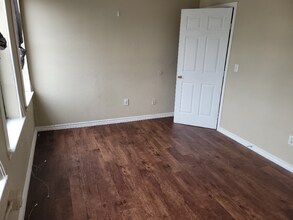 354 E Southcross in San Antonio, TX - Building Photo - Building Photo