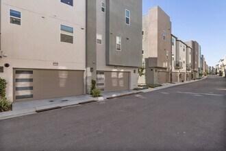 10406 Adamson Wy in San Diego, CA - Building Photo - Building Photo